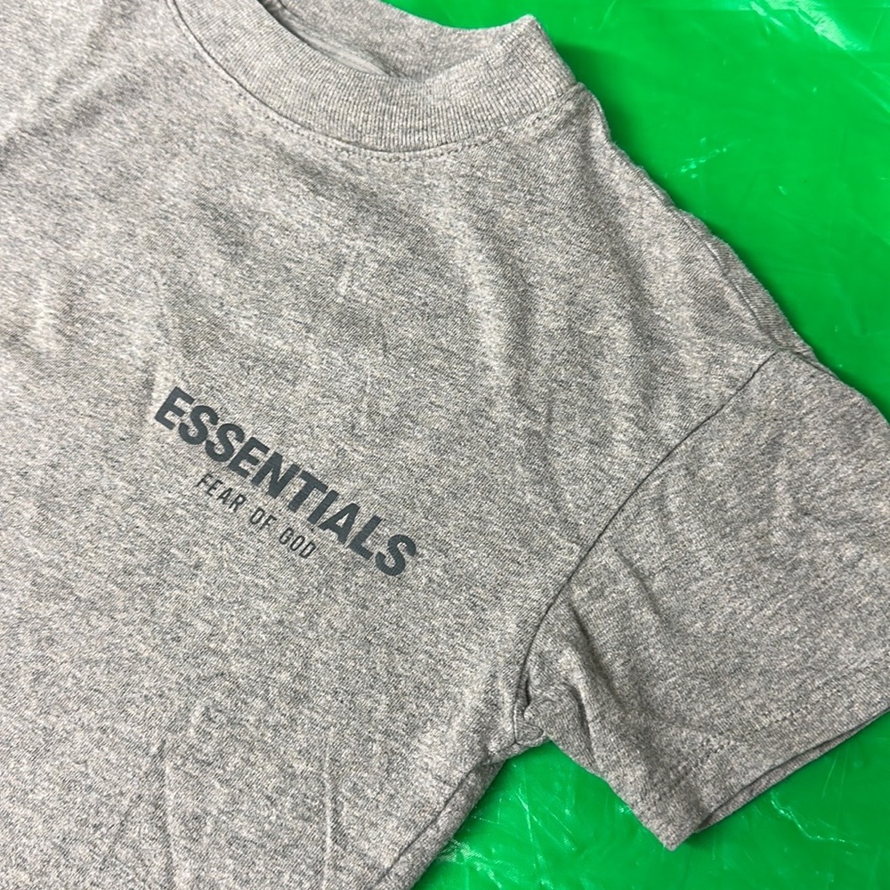 Kids essentials 6/7 tshirt